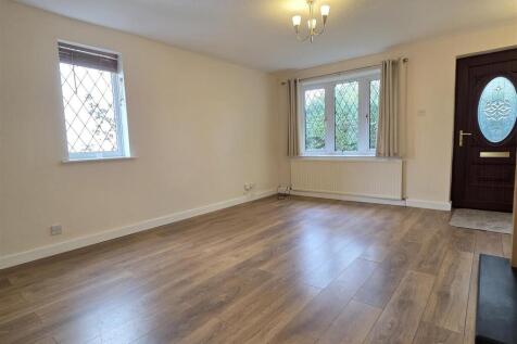 LOUNGE WITH DINING AREA