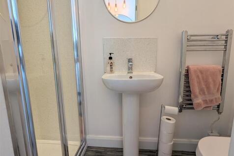 EN SUITE SHOWER/WC