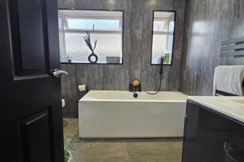 SHOWER ROOM/WC