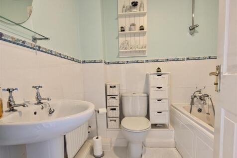 BATHROOM/WC