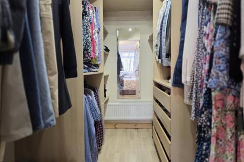 DRESSING ROOM