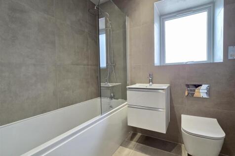 BATHROOM/WC