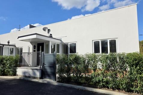 3 Woodside View