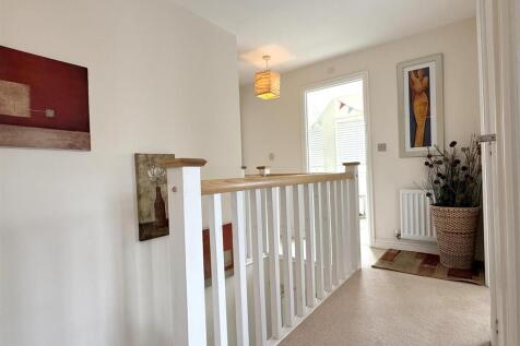 FIRST FLOOR LANDING
