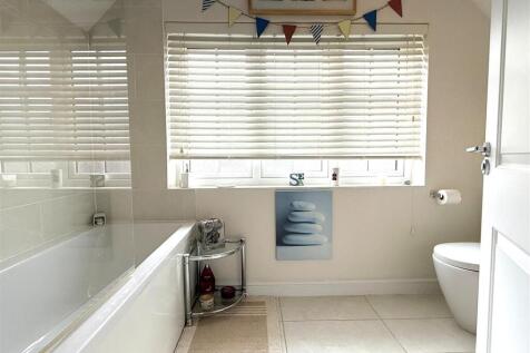 BATHROOM/WC