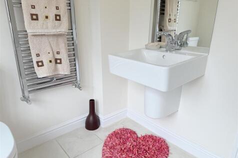 BATHROOM/WC