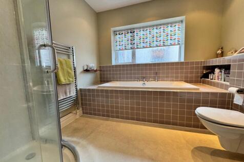 BATHROOM/WC