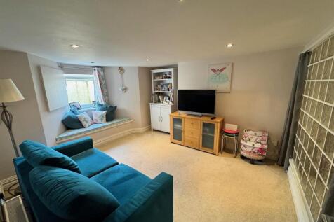 BEDROOM FOUR/LOUNGE