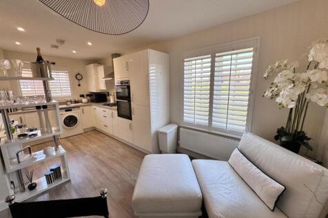 OPEN PLAN DINING KITCHEN