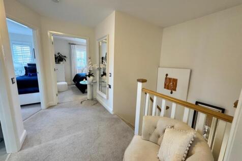 FIRST FLOOR LANDING