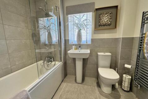 BATHROOM/WC