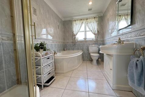 BATHROOM/WC