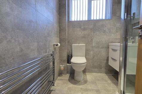 SHOWER ROOM/WC