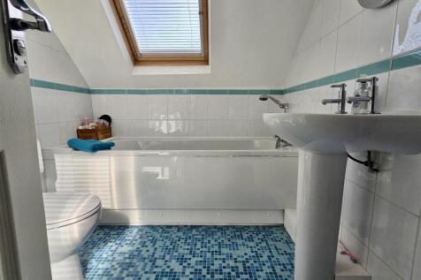 BATHROOM/WC