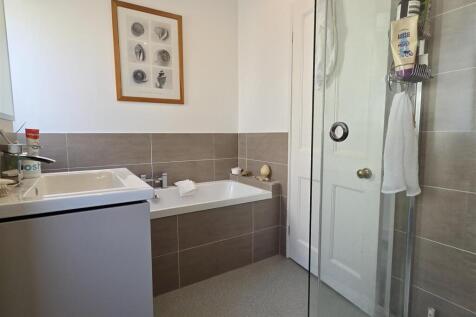 BATHROOM/WC