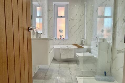 BATHROOM/WC