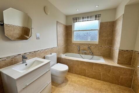 BATHROOM/WC