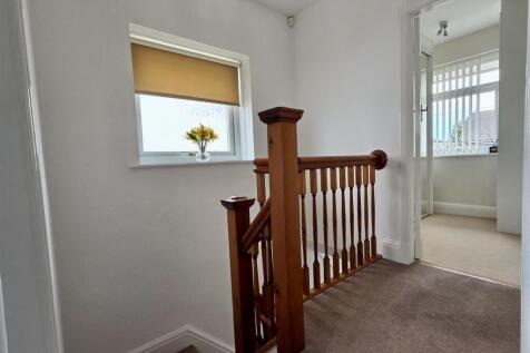 FIRST FLOOR LANDING