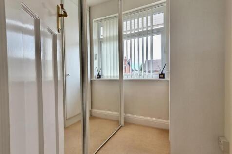 DRESSING ROOM