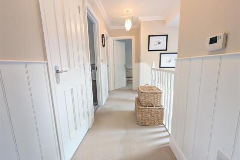 FIRST FLOOR LANDING