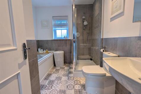 BATHROOM/WC