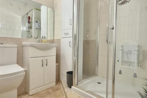 SHOWER ROOM/WC