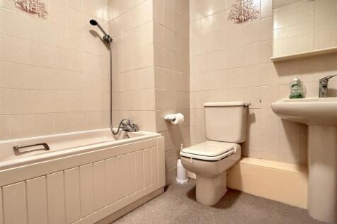 BATHROOM/WC