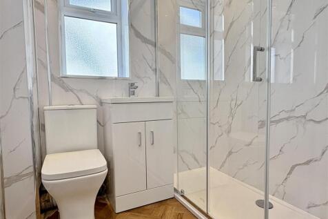 SHOWER ROOM/WC