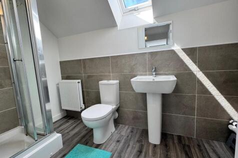 EN SUITE SHOWER ROOM/WC