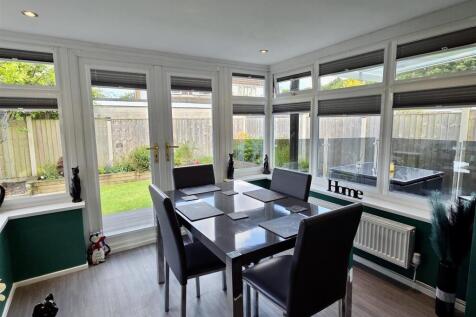 OPEN PLAN DINING ROOM