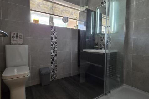 SHOWER ROOM/WC
