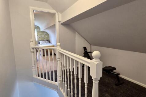FIRST FLOOR LANDING