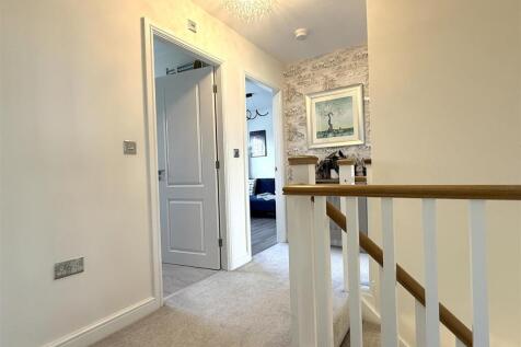 FIRST FLOOR LANDING