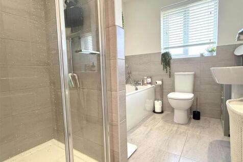 BATHROOM/WC