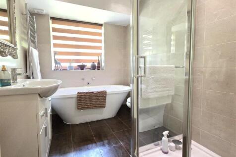 BATHROOM/WC