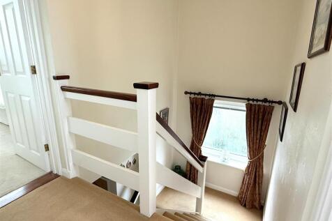 FIRST FLOOR LANDING