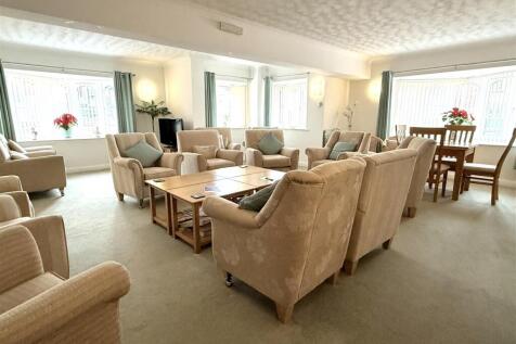 COMMUNAL LOUNGE