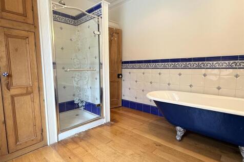 BATHROOM/WC
