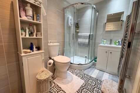 SHOWER ROOM/WC