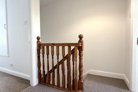 FIRST FLOOR LANDING