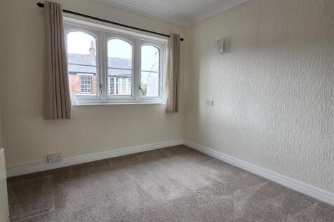 DOUBLE BEDROOM