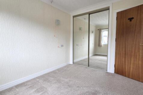 DOUBLE BEDROOM