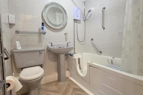 BATHROOM/WC