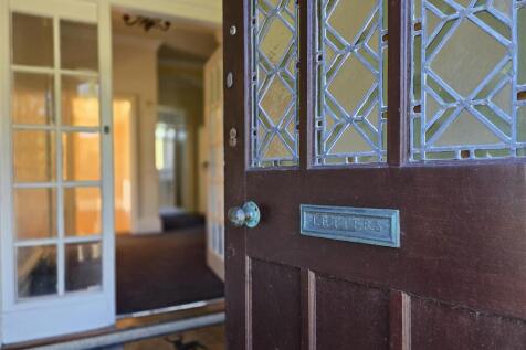 ENTRANCE VESTIBULE