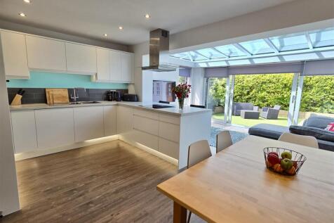 OPEN PLAN LIVING/DINING KITCHEN