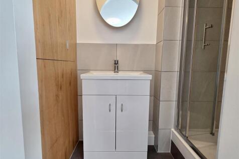 EN SUITE SHOWER ROOM