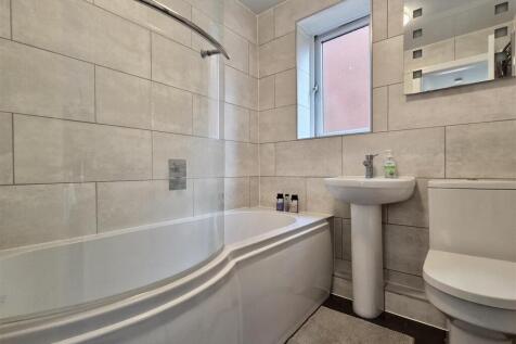 BATHROOM/WC