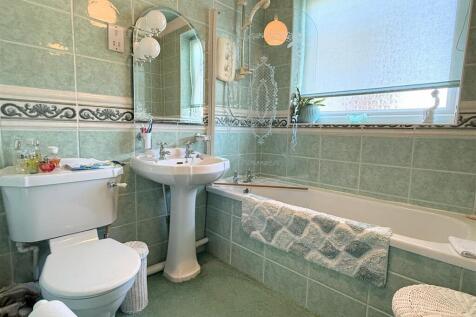 BATHROOM/WC