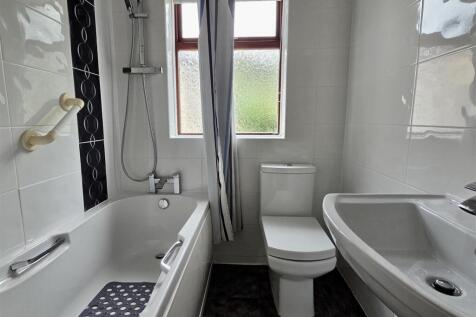 BATHROOM/WC