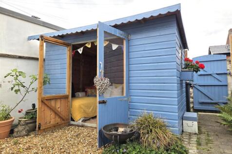 SUMMER HOUSE